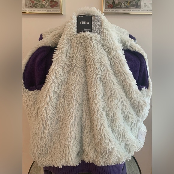 U of T Sweatshirt - Picture 4 of 6